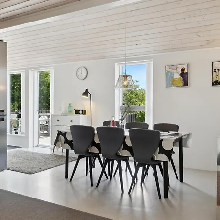 Beautiful In With Kitchen Holiday home *